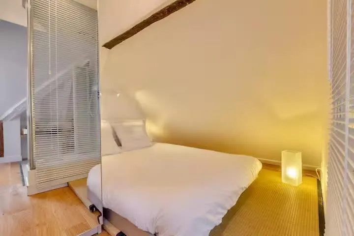 Before Making A Request Read My Profil Host At Bottom Of Page # Small Nest Under Rooftops - Heart Of Paris Apartamento
