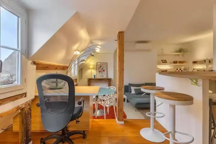Before Making A Request Read My Profil Host At Bottom Of Page # Small Nest Under Rooftops - Heart Of Paris