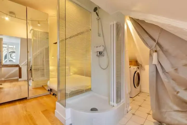 Lejlighed Before Making A Request Read My Profil Host At Bottom Of Page # Small Nest Under Rooftops - Heart Of Paris